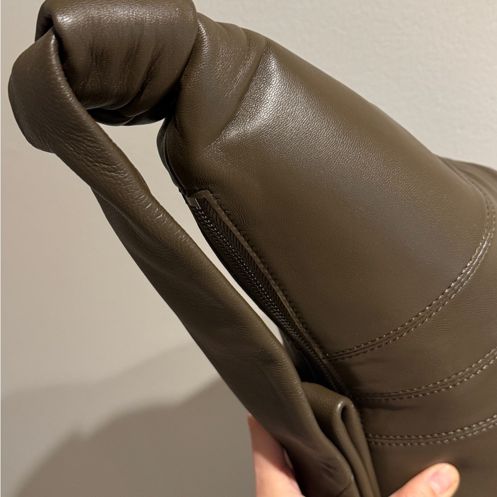 Lemaire Croissant Leather Bag in soft lambskin - Picture 3 of 15